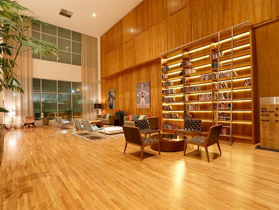 biblioteca e hall (1).jpg