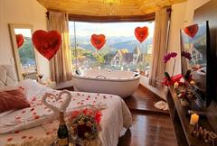 Suítes com Vista Panorâmica e Banheira de Imersão 3