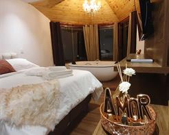 Suítes com Vista Panorâmica e Banheira de Imersão