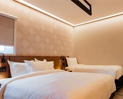 Standard PcD Triplo - 1 Cama King e 1 Solteiro