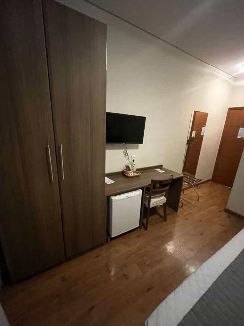 tv quarto luxo.jpeg