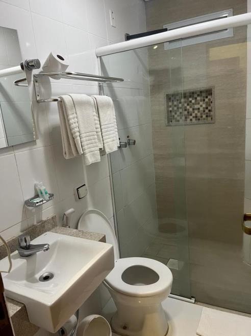 standard solteiro banheiro 1.jpeg