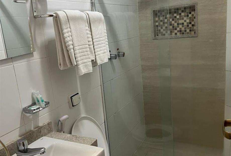 standard solteiro banheiro 1.jpeg