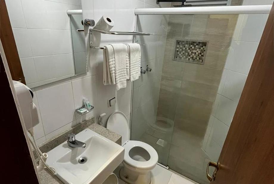 standard solteiro banheiros.jpeg
