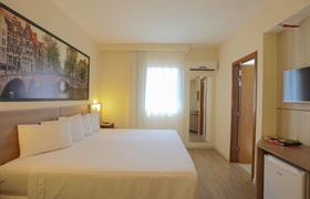 Standard King of Hotel Amsterdam Montes Claros