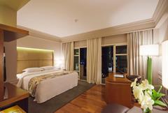 Collection, 1 Queen Size Bed
