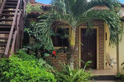 escada para o 203 e entrada para 103.jpg