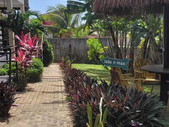 nosso jardim e saida para praia.jpg