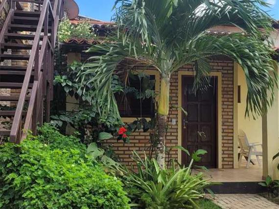 escada para o 203 e entrada para 103.jpg