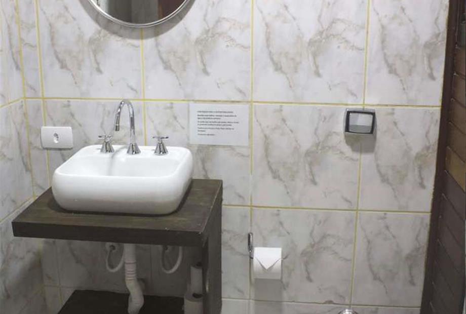 master 1 banheiro copy.jpg