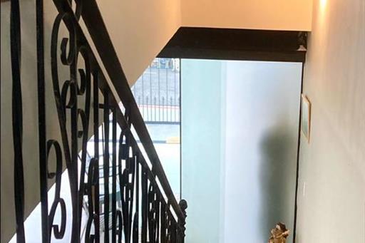 escada vista de cima.jpeg