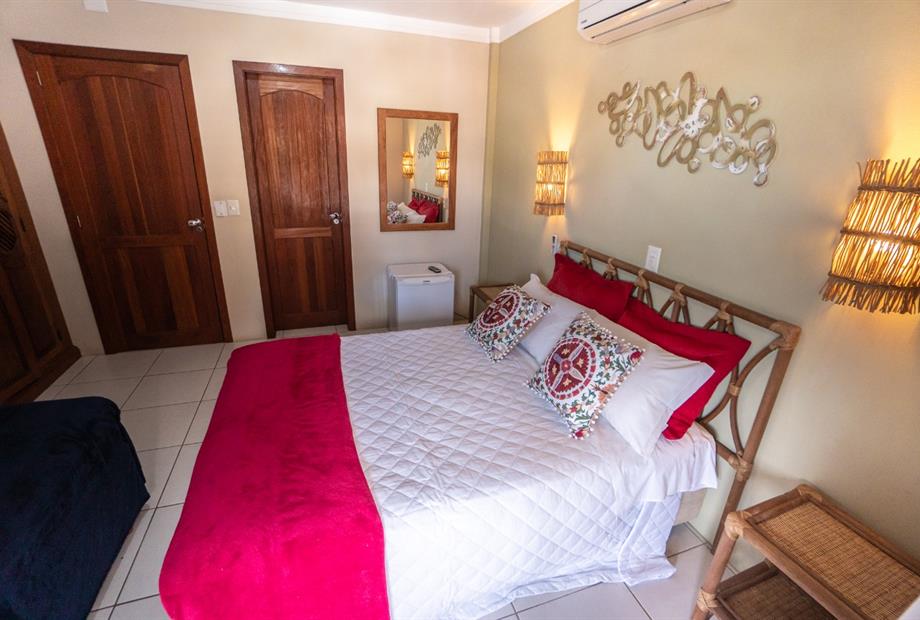 quarto triplo com sacada2.jpeg