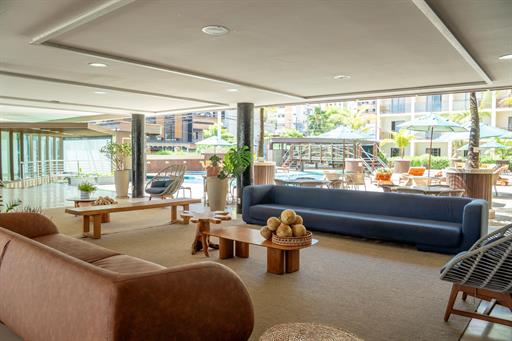 lobby com piscina omnibees.jpg