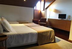 Quarto Familiar (3 adultos + 1 criança)