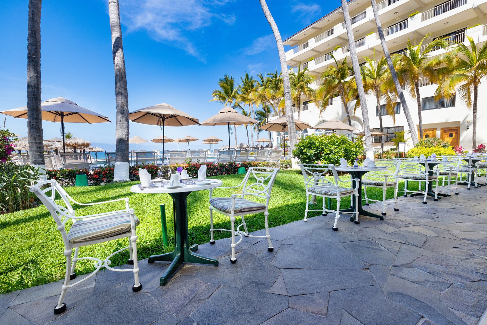 villa-del-palmar-puerto-vallarta-the-market-3.jpg