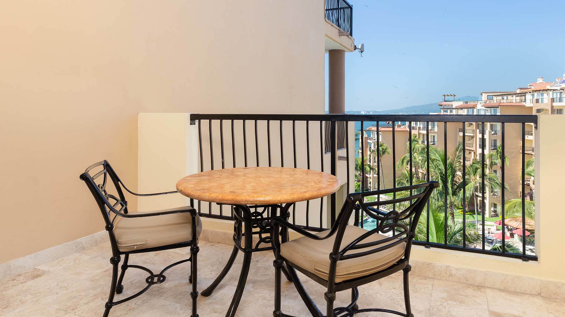 Junior Suite Ocean View - junior-suite-3.jpg