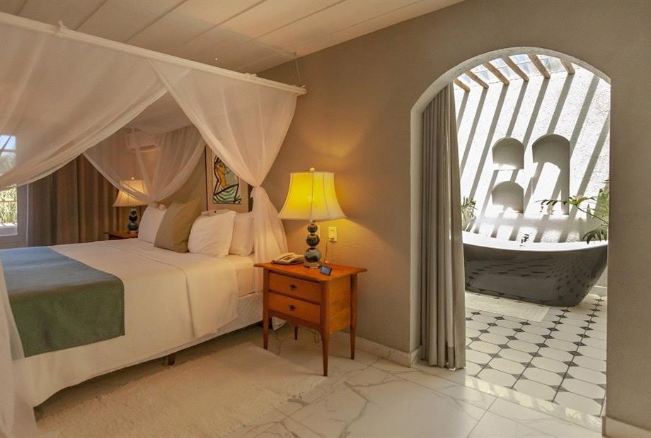 saint tropez   cama  e banheiro.jpg