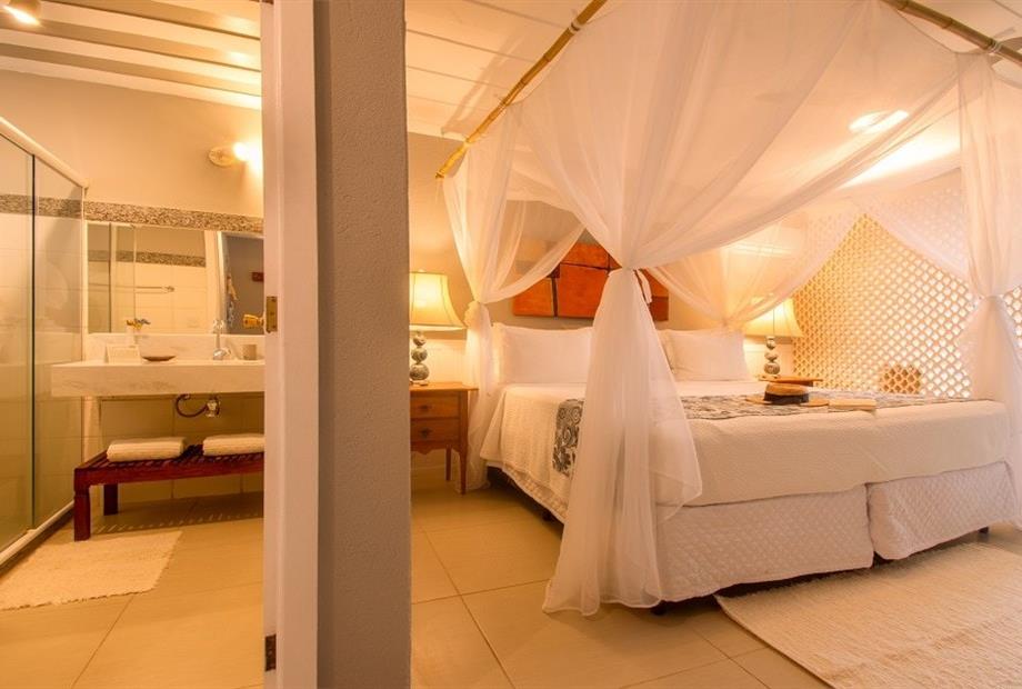 suite buzios  cama e banheiro 6 1.jpg