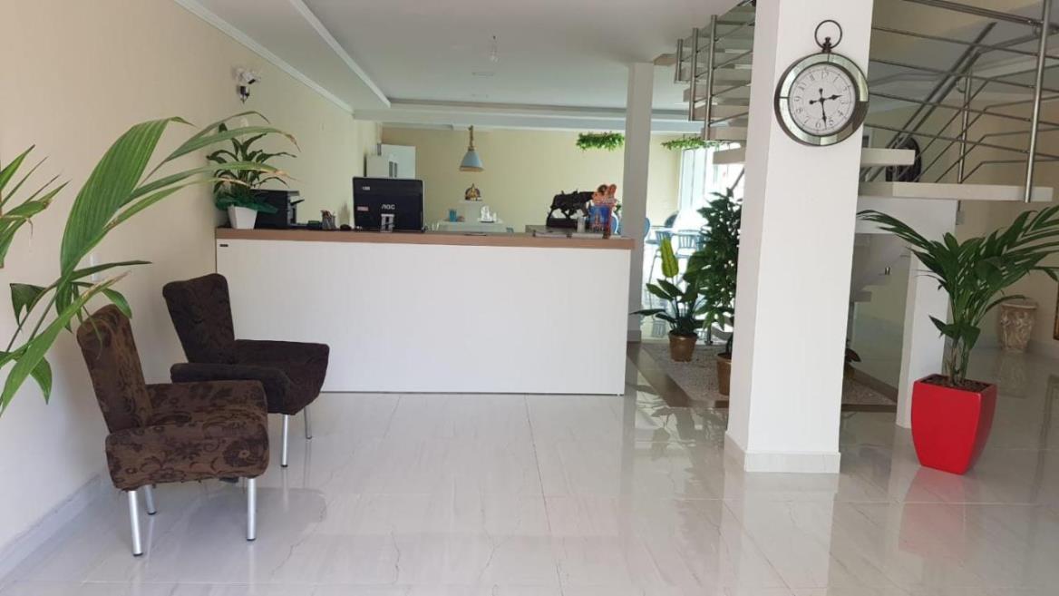 ac8ddc0a-ba33-419a-a9eb-416bf14c342b.jpg