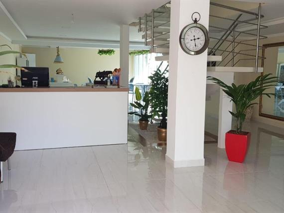 a5472bcd-4803-4160-a302-08667f1db082.jpg