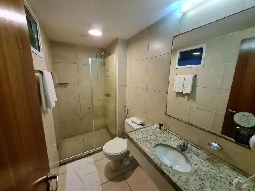 happy_hotel_manaira_banheiro.jpg