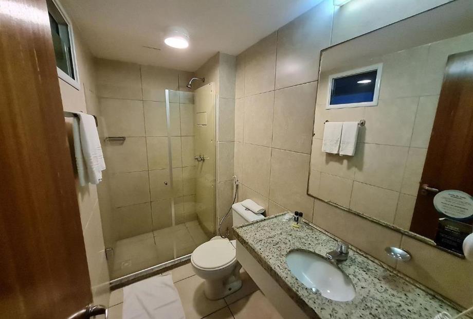 happy_hotel_manaira_banheiro.jpg