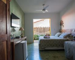 QUARTO QUADRUPLO COM VARANDA