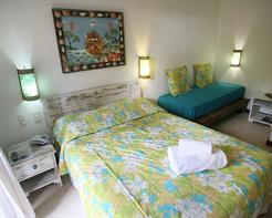 QUARTO TRIPLO COM VARANDA