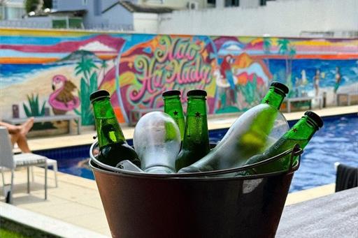 bar e piscina baixa.jpeg