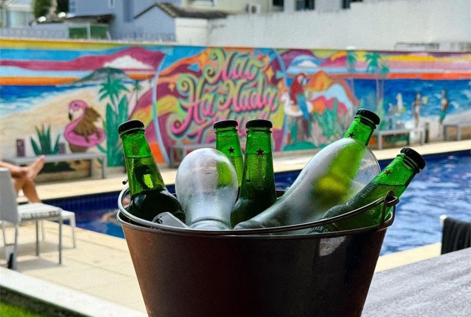 bar e piscina baixa.jpeg