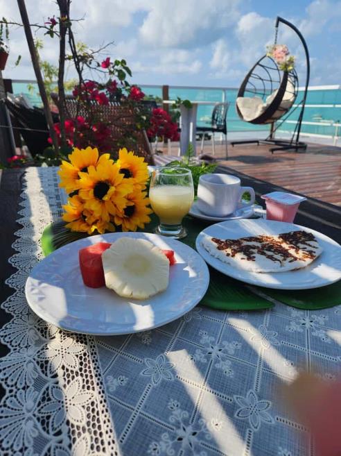 cafe no deck.jpg