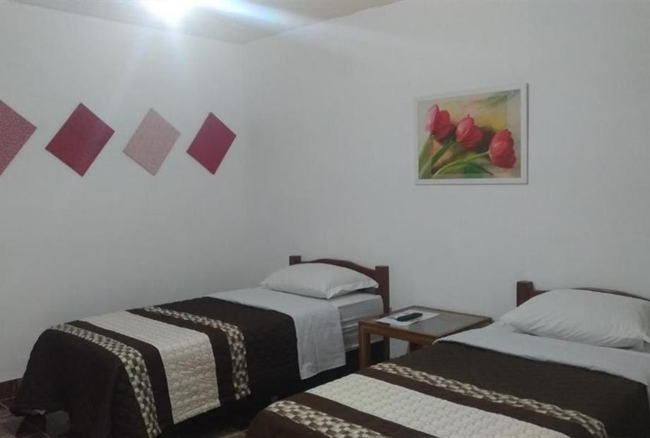 Quarto com 2 Camas de Solteiro-1.jpg