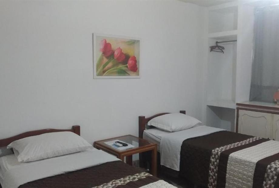 Quarto com 2 Camas de Solteiro-2.jpg