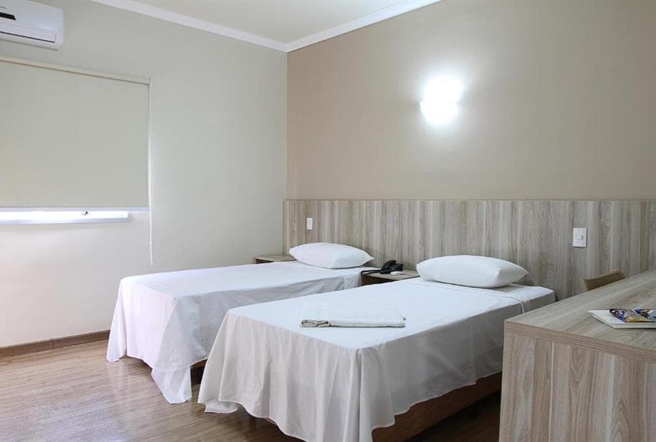 Quarto com 2 Camas de Solteiro-2.jpg