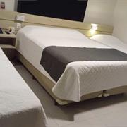 Quarto Quadruplo Casal + 2 Solteiro PNE