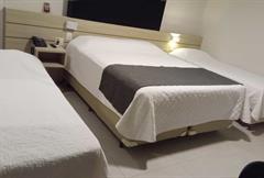 Quarto Quadruplo Casal + 2 Solteiro PNE