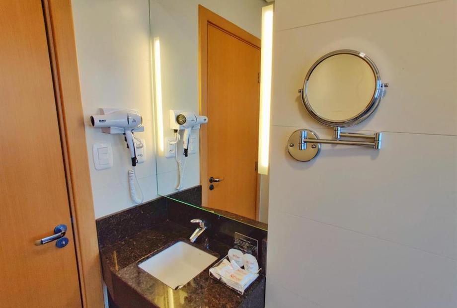 Quarto Deluxe com 2 Camas de Solteiro-7.jpg