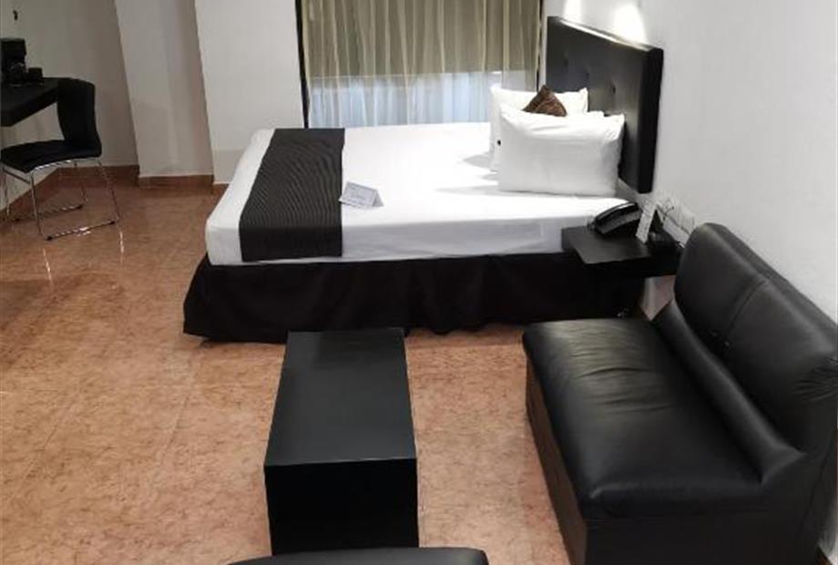 Quarto Deluxe com Cama King-size-2.jpg