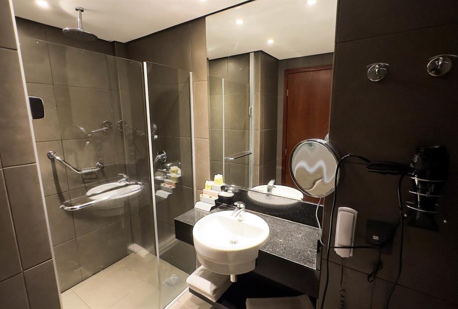 banheiro cama queen 1.jpg