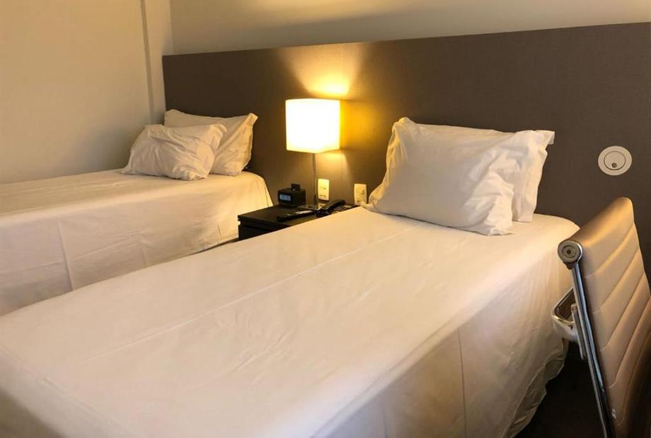Quarto Deluxe com 2 Camas de Solteiro-4.jpg