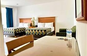 Double superior room of Hotel Embajadores by Kavia