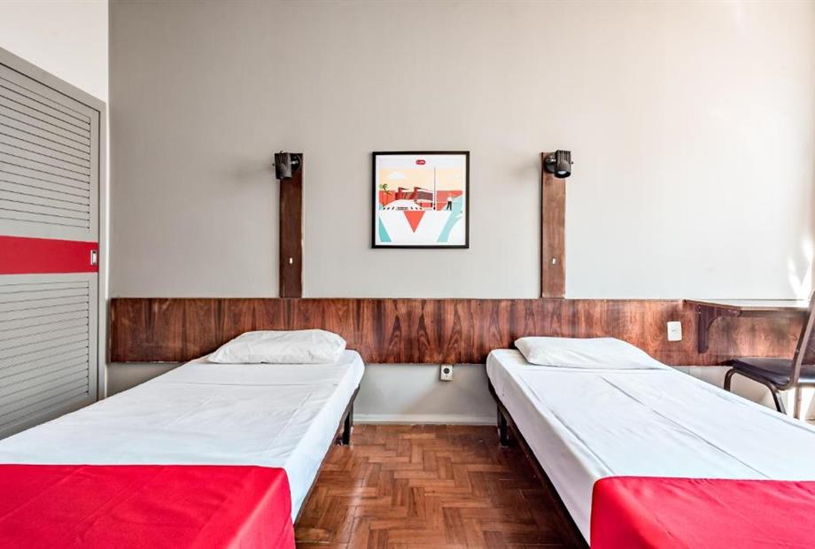 Quarto com 2 Camas de Solteiro-1.jpg