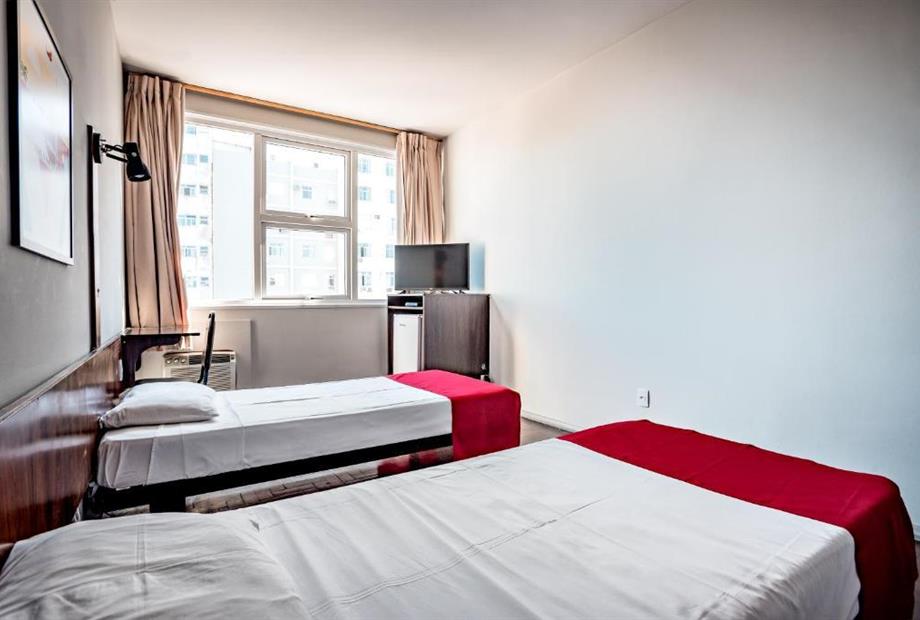 Quarto com 2 Camas de Solteiro-5.jpg