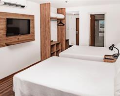 Quarto Superior com duas camas de casal