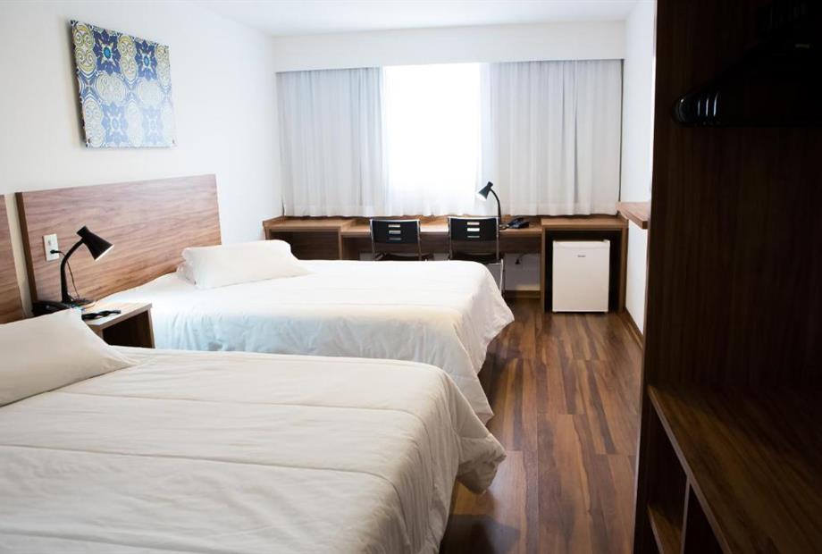 Quarto Superior com 2 Camas de Casal-5.jpg