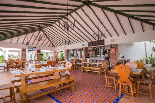 salon  principal restaurante.jpeg