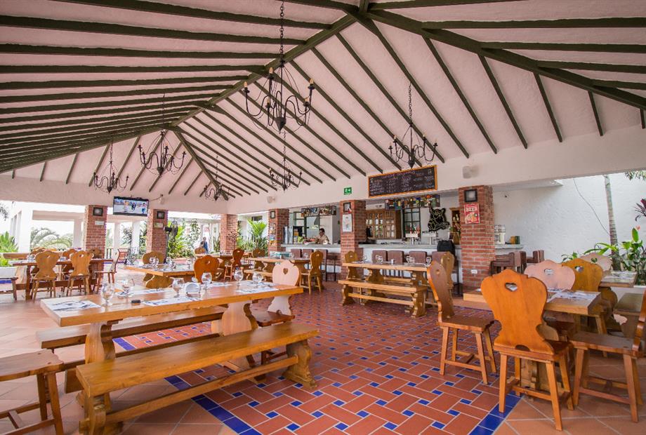 salon  principal restaurante.jpeg