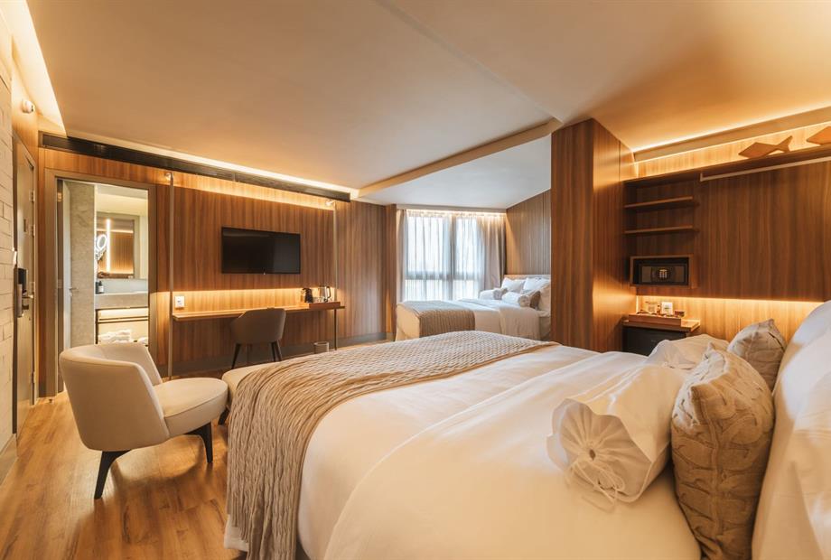 confort two double beds2.jpg