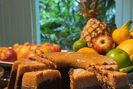 bolo de chocolate com doce de leite.jpeg