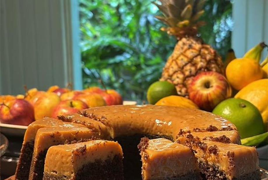 bolo de chocolate com doce de leite.jpeg